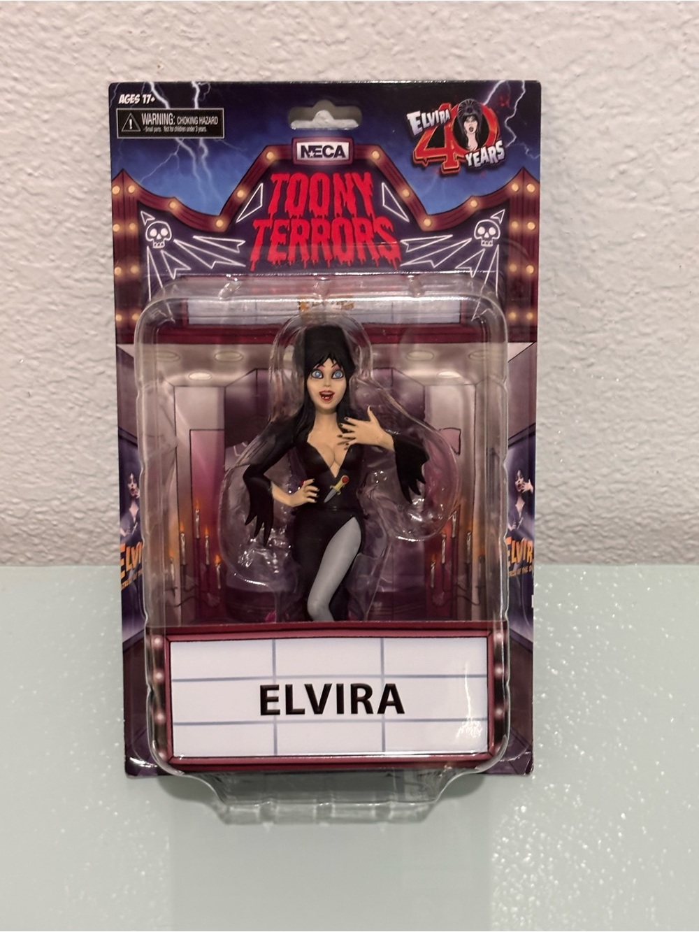 NECA Toony Terrors Elvira Figure 40 Years Anniversary Mistress of the Dark